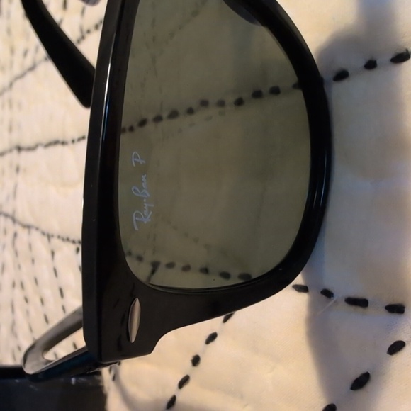 Wayfarer Ray-Ban Polarized Sunglasses - Picture 6 of 6